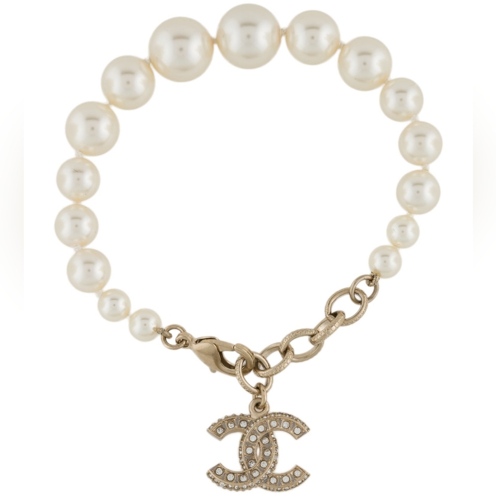New!!! Authentic Chanel Cream Faux Pearl & Crystal CC Charm Gold HW Bracelet B20